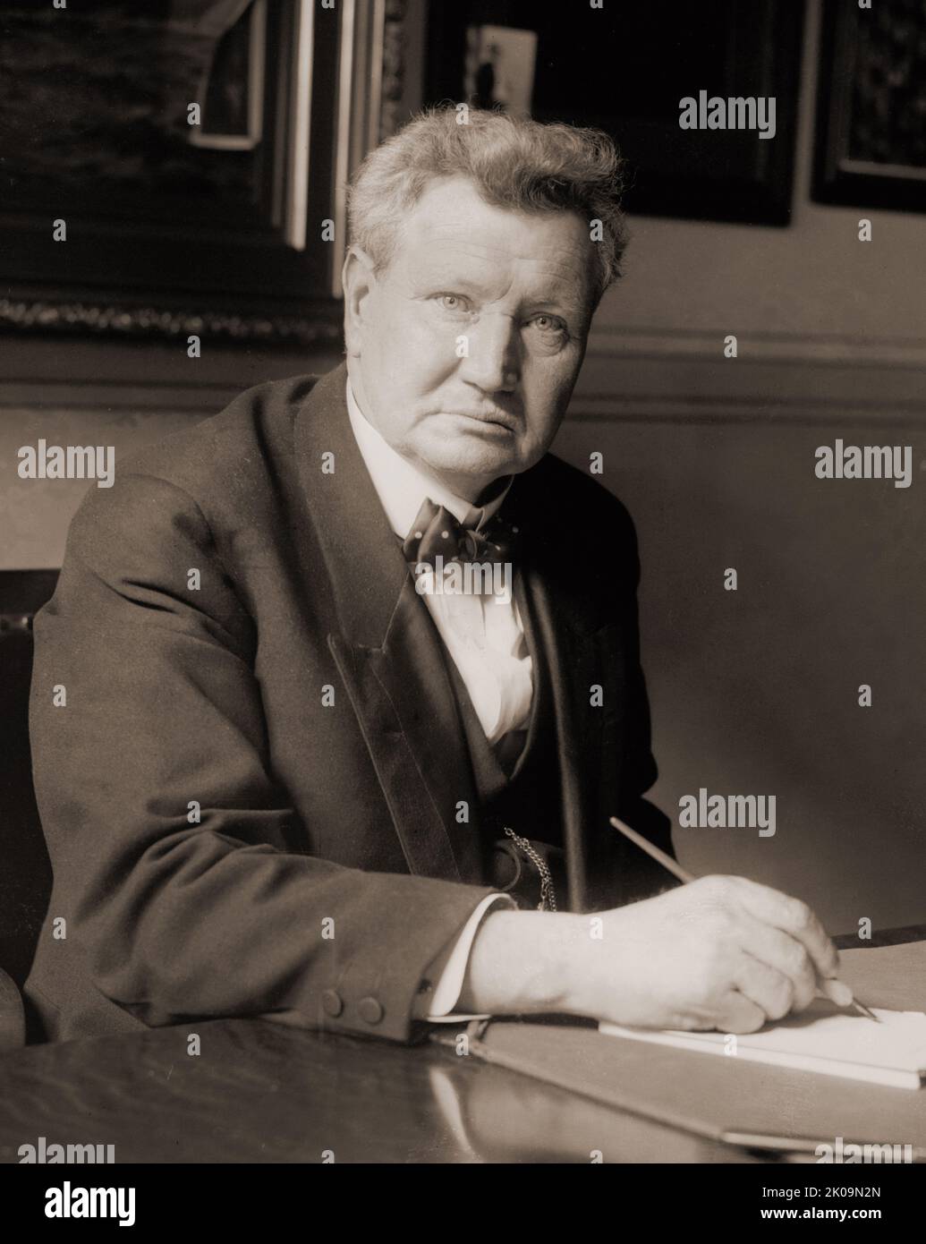 William Bauchop Wilson (1862 – 1934) è stato un . Dopo aver lavorato come bambino e adulto nelle miniere di carbone della Pennsylvania, divenne attivo come organizzatore di lavoro. Wilson è meglio ricordato per il suo servizio come primo Segretario del lavoro (1913-21) negli Stati Uniti, servendo attraverso gli anni di partecipazione americana alla Grande Guerra. Foto Stock