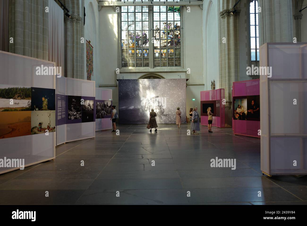 Mostra fotografica nella chiesa Nieuwe Kerk di Amsterdam Foto Stock