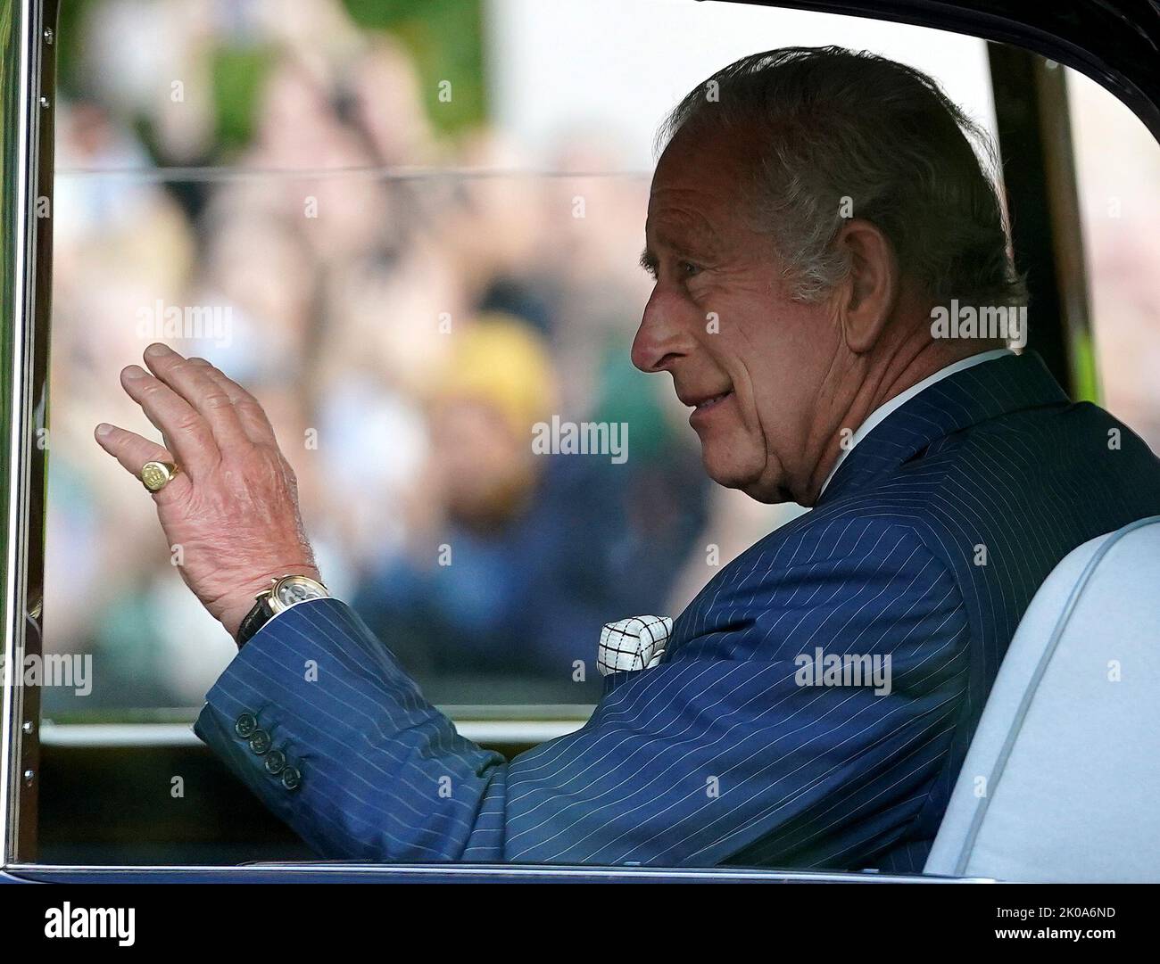 Re Carlo III tornò a Clarence House, Londra, dopo che fu formalmente proclamato monarca dal Consiglio privato, e tenne udienze a Buckingham Palace con leader politici e religiosi dopo la morte della Regina Elisabetta II di giovedì. Data immagine: Sabato 10 settembre 2022. Foto Stock