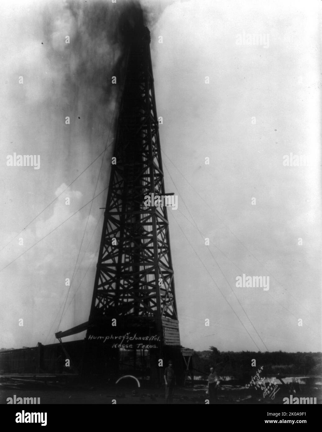 Pozzi di petrolio del Texas. Gusher Golden Cycle. Fotografia in bianco e nero Foto Stock