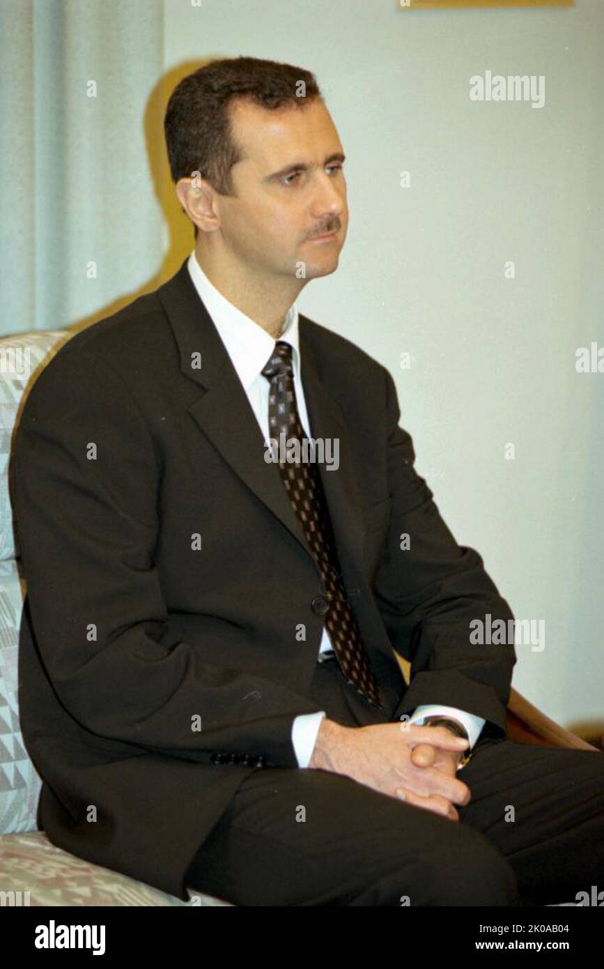 Bashar al-Assad (nato il 11 settembre 1965) politico siriano; presidente della Siria, dal 2000. Inoltre, è il comandante in capo delle forze armate siriane e il Segretario generale del comando centrale del Partito socialista arabo Ba'ath. Suo padre, Hafez al-Assad, era il presidente della Siria davanti a lui, in servizio dal 1971 al 2000 Foto Stock