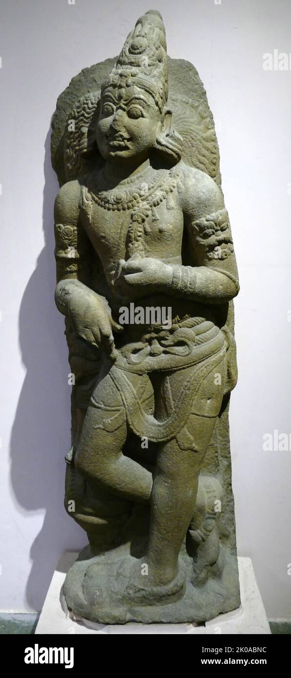 Dvarapala. Inizio Chola, 10th ° secolo d.C. India del Sud. Pietra. Un Dvarapala o Dvarapalaka è un guardiano della porta o del cancello spesso rappresentato come un guerriero o gigante temibile. La statua dvarapala è un elemento architettonico diffuso in tutte le culture indù, buddista e jaina Foto Stock