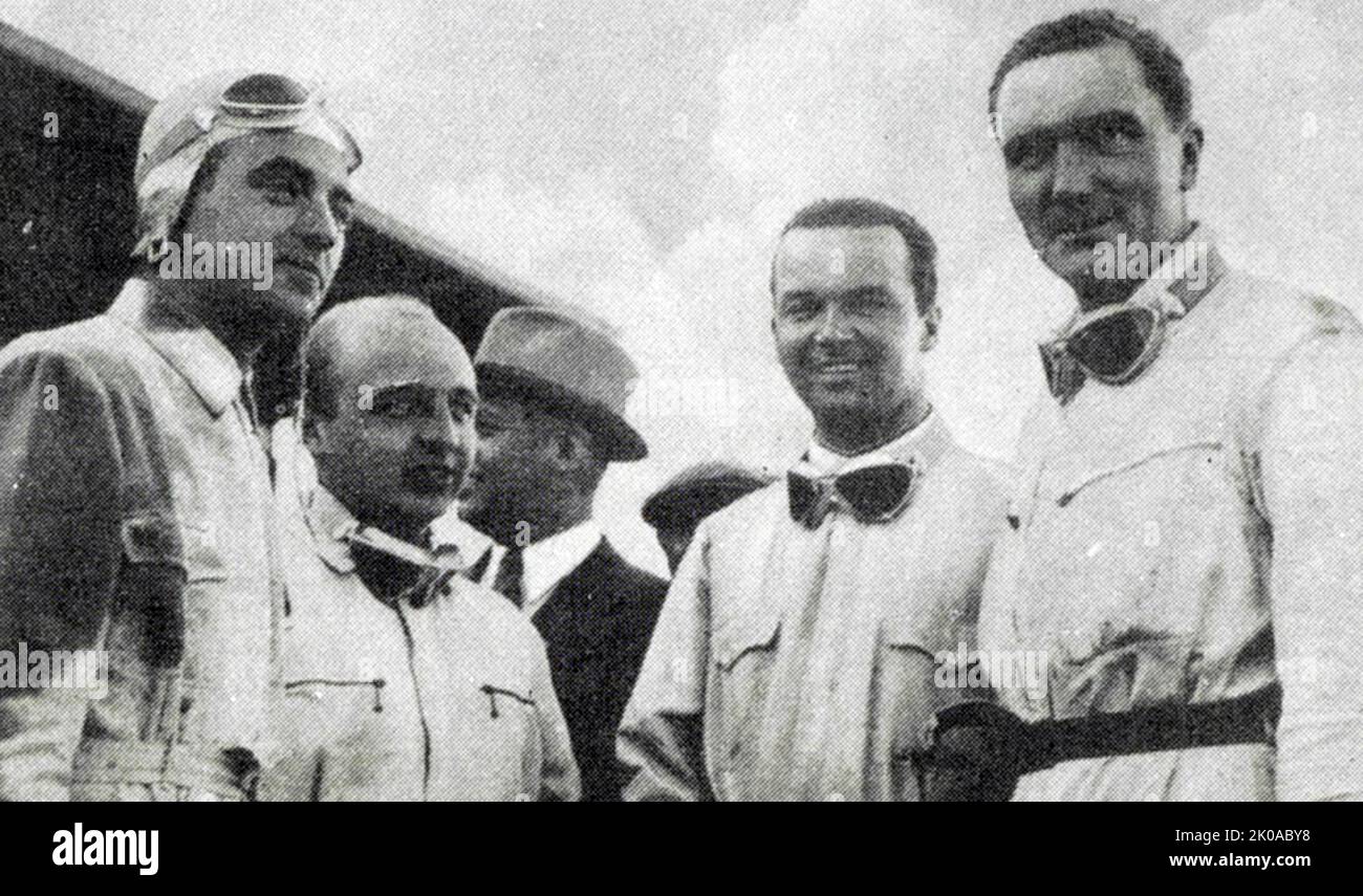 Mercedes / Unione auto. 1937 gamma di driver. Bernd Rosemeyer ed Ernst von Delius (Auto Union); Rudi Caracciola e Manfred von Brauchitz (Mercedes). I quattro piloti hanno raccolto un totale di 29 vittorie GP. Bernd Rosemeyer Bernd Rosemeyer (14 ottobre 1909 – 28 gennaio 1938) è stato un . Ernst von Delius (29 marzo 1912 – 26 luglio 1937) è stato un . Otto Wilhelm Rudolf Caracciola (30 gennaio 1901 – 28 settembre 1959) è stato un . Manfred Georg Rudolf von Brauchitsch (15 agosto 1905 – 5 febbraio 2003) è stato un Foto Stock