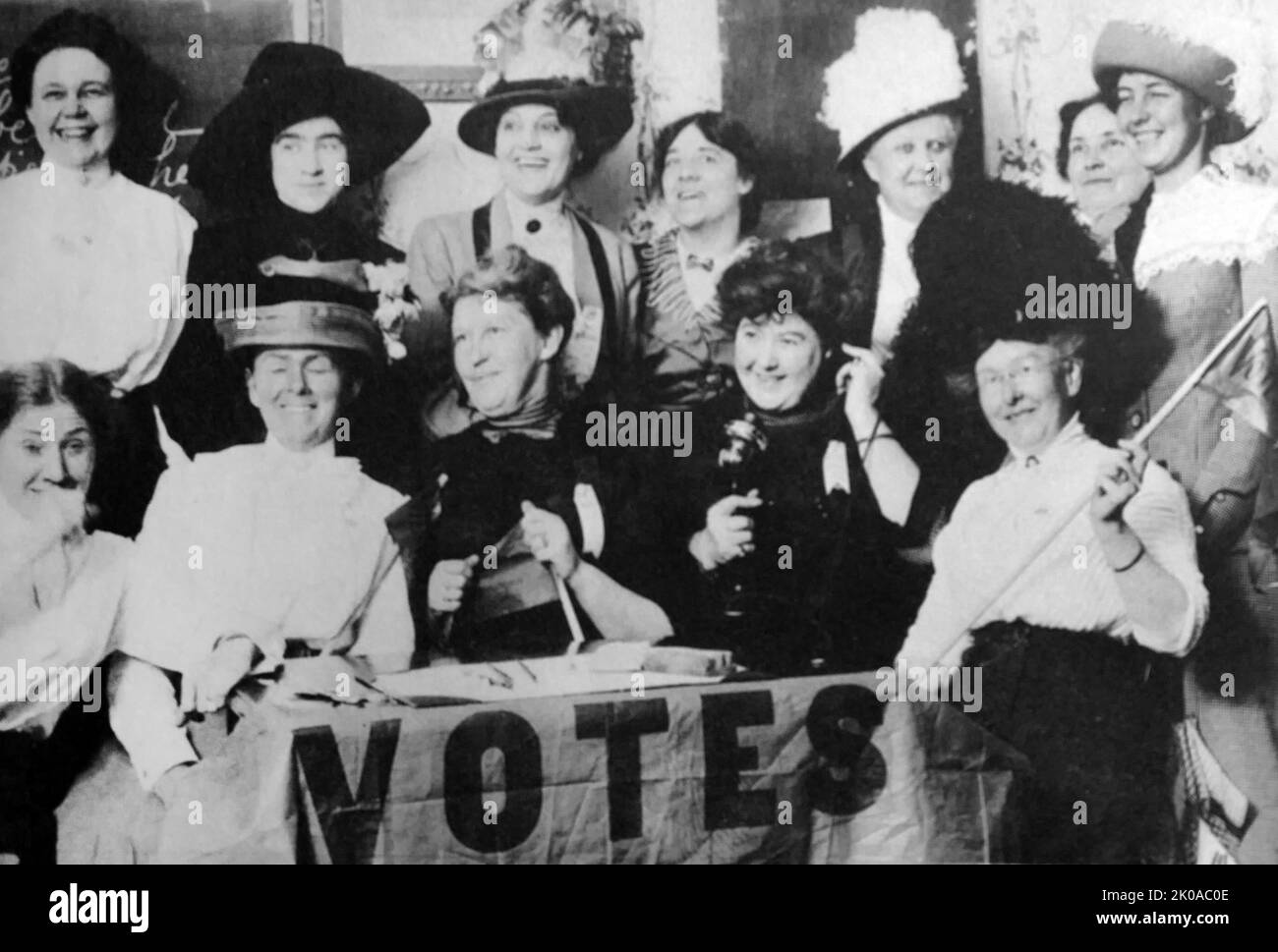 Le suffragette delle donne in America nel 1900s. Il diritto legale di voto delle donne è stato stabilito negli Stati Uniti nel corso di più di mezzo secolo, prima in vari stati e località, a volte su base limitata, e poi a livello nazionale nel 1920 Foto Stock