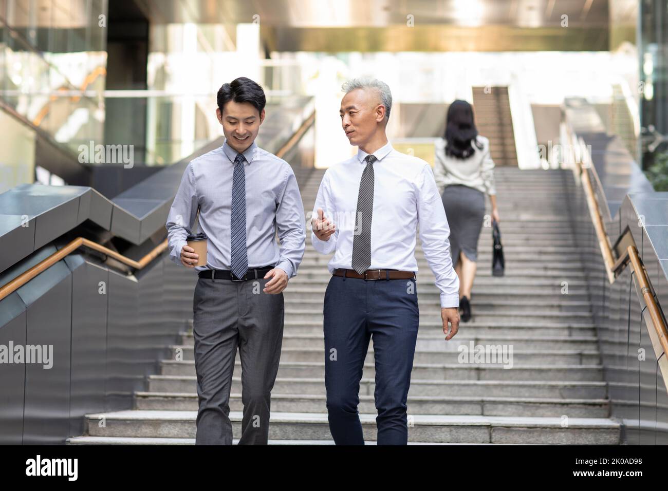 Gli imprenditori cinesi - passeggiate all'aperto Foto Stock
