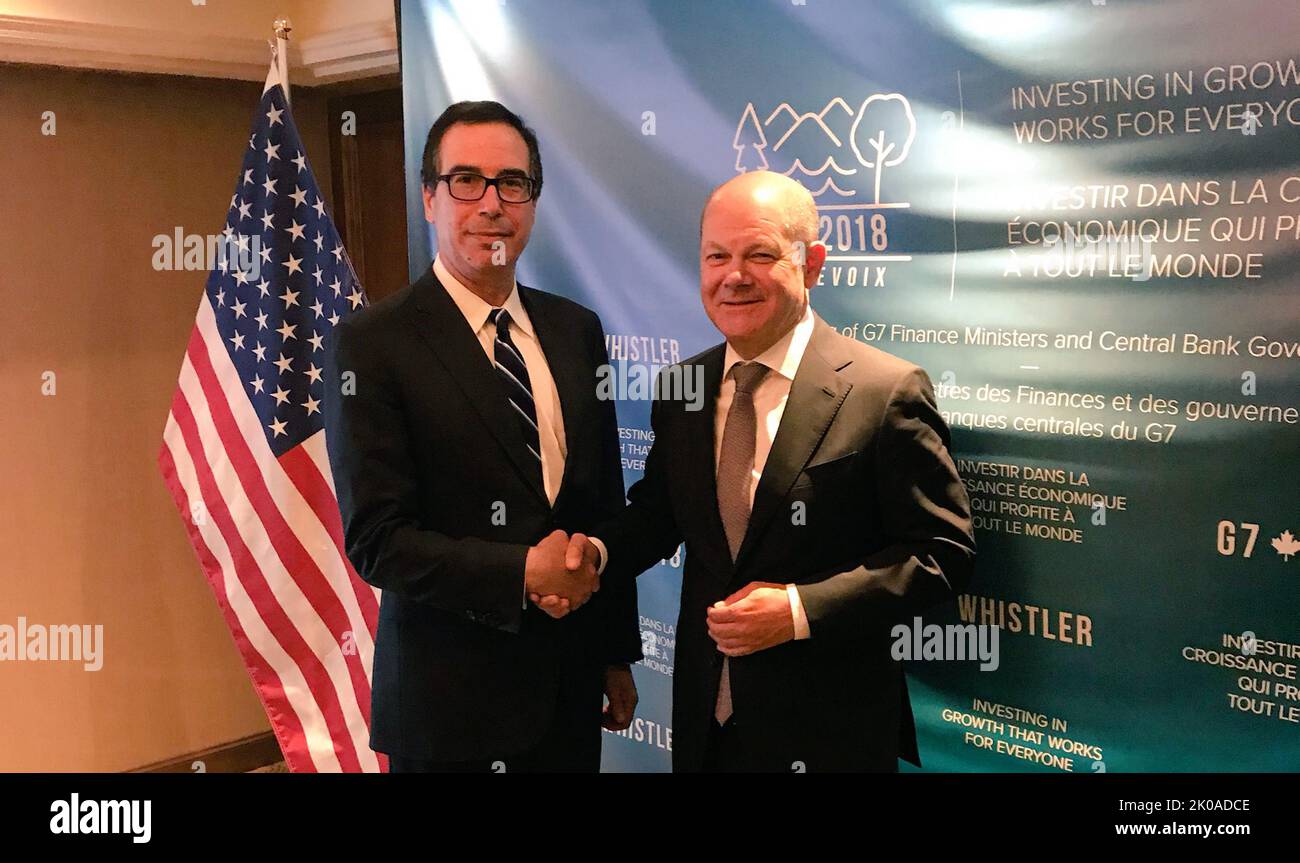 Steven Mnuchin, segretario del Tesoro degli Stati Uniti, e OLAF Scholz, ministro delle Finanze tedesco, alla riunione finanziaria del 2018, G7 Foto Stock