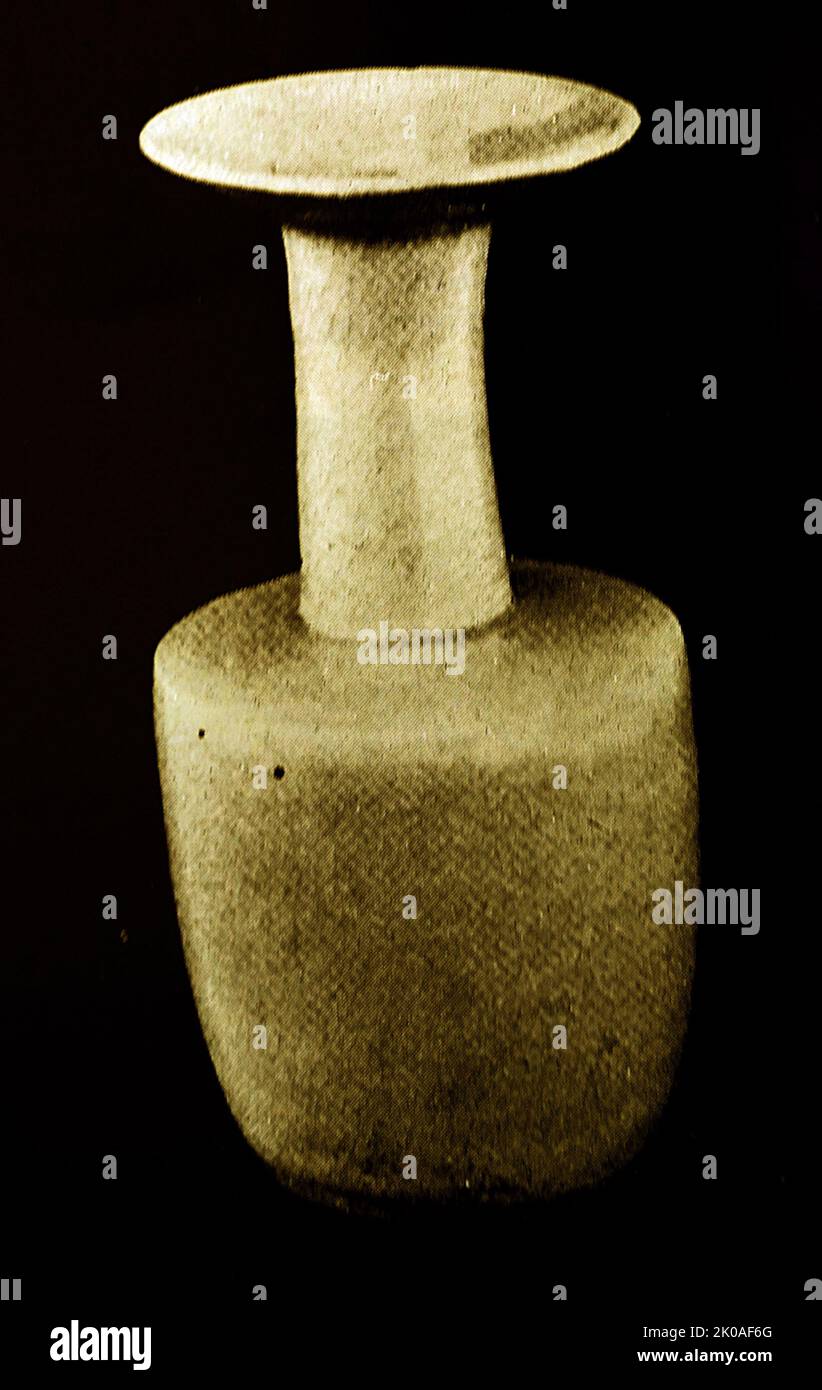 Bottiglia di vino, Koryo. Celadon glassa; non decorato, Koryo (Goreyo) (Goreyo) Dinastia (inizio 12th ° secolo) Foto Stock