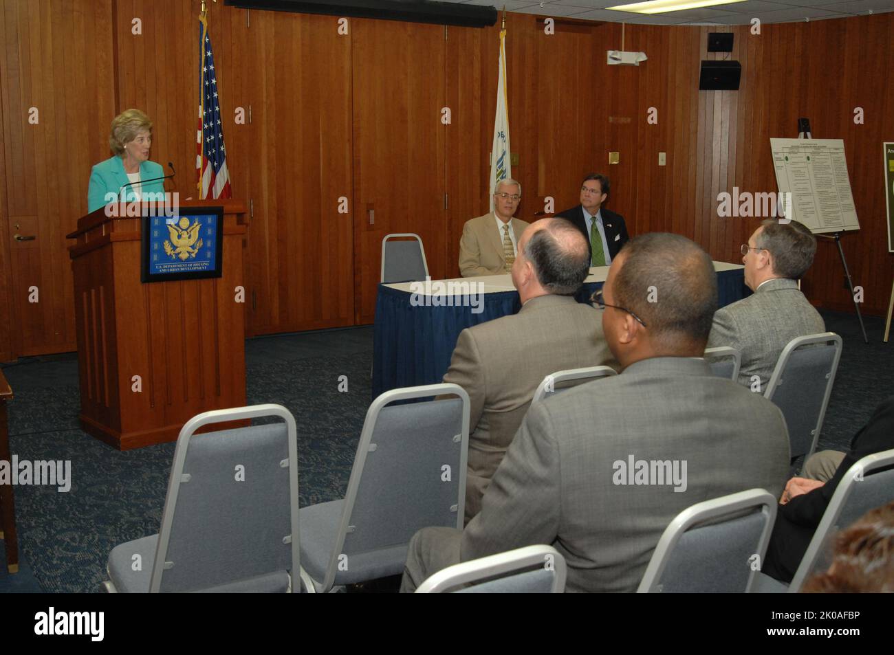 Miglioramento dell'annuncio della valutazione finanziaria - evento presso la sede centrale dell'HUD che segna la ricezione da parte dell'HUD della valutazione dello stato 'verde' - per la prima volta - dall'Ufficio di gestione e bilancio per migliorare le prestazioni finanziarie (secondo trimestre, anno fiscale 2007) nell'ambito dell'agenda di gestione del Presidente. Alla manifestazione hanno partecipato, tra gli altri funzionari, il Vice Segretario Roy Bernardi e il Chief Financial Officer John Cox. Miglioramento dell'annuncio della valutazione finanziaria oggetto, evento presso la sede centrale dell'HUD che segna la ricezione da parte dell'HUD della valutazione dello stato 'verde' - per la prima volta - dall'Ufficio di gestione e budget Foto Stock