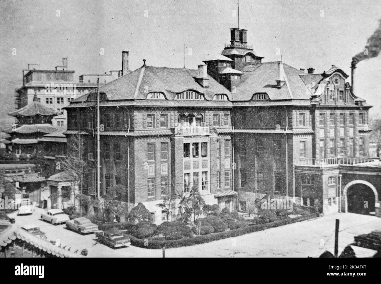 Dietro il Bando si trova Joseon Hotel come il più bello e più antico del paese. Foto Stock