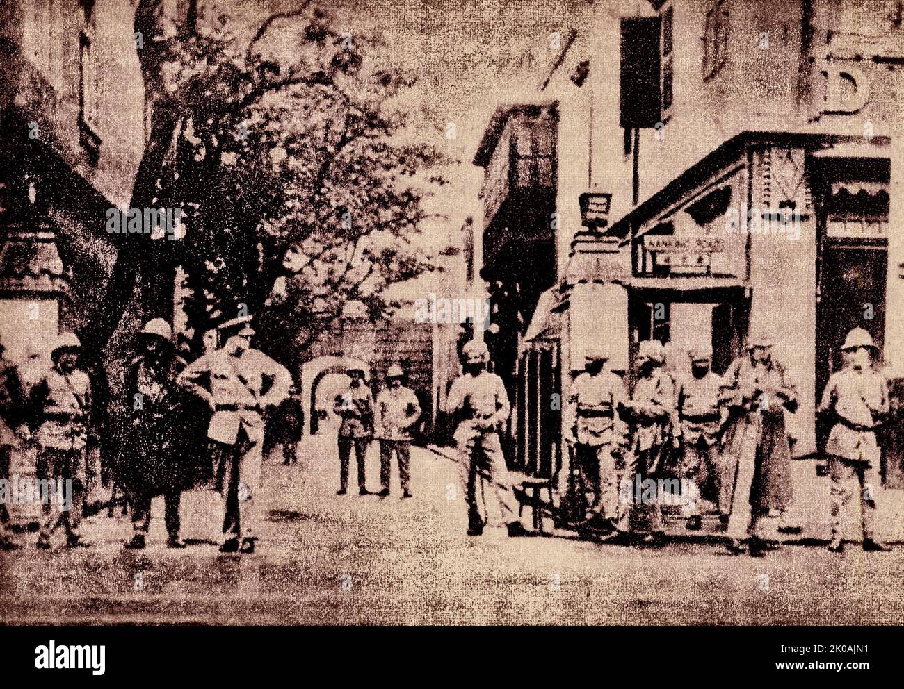 La stazione di Louza (attualmente il numero 772 su East Nanjing Road, Shanghai) è densamente popolata dal personale di Xibu. Gli XIBU sono membri della pattuglia britannica. Questo è stato raffigurato durante il movimento del 30 maggio. Il movimento del 30 maggio era un grande movimento operaio e patriottico contro le potenze imperialiste guidate dal Partito comunista cinese. Foto Stock
