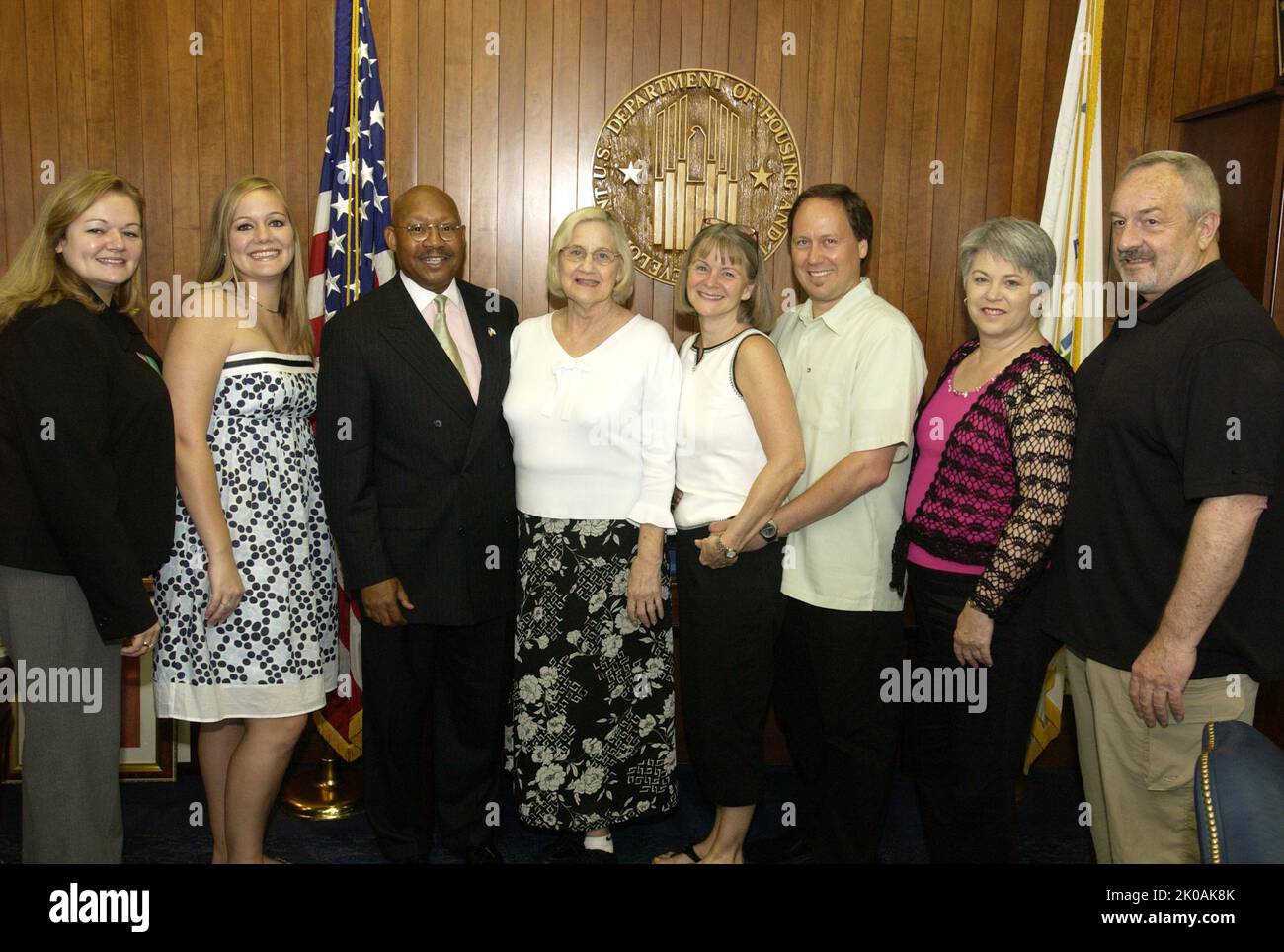 Visita della famiglia di Kimberly Snyder all'HUD - membri della famiglia di Kimberly Snyder, Assistente speciale del Segretario, incontro con il Segretario Alphonso Jackson presso la sede dell'HUD. Visita della famiglia di Kimberly Snyder a HUD Subject, membri della famiglia di Kimberly Snyder, Assistente Speciale al Segretario, incontro con il Segretario Alphonso Jackson presso la sede HUD. Foto Stock