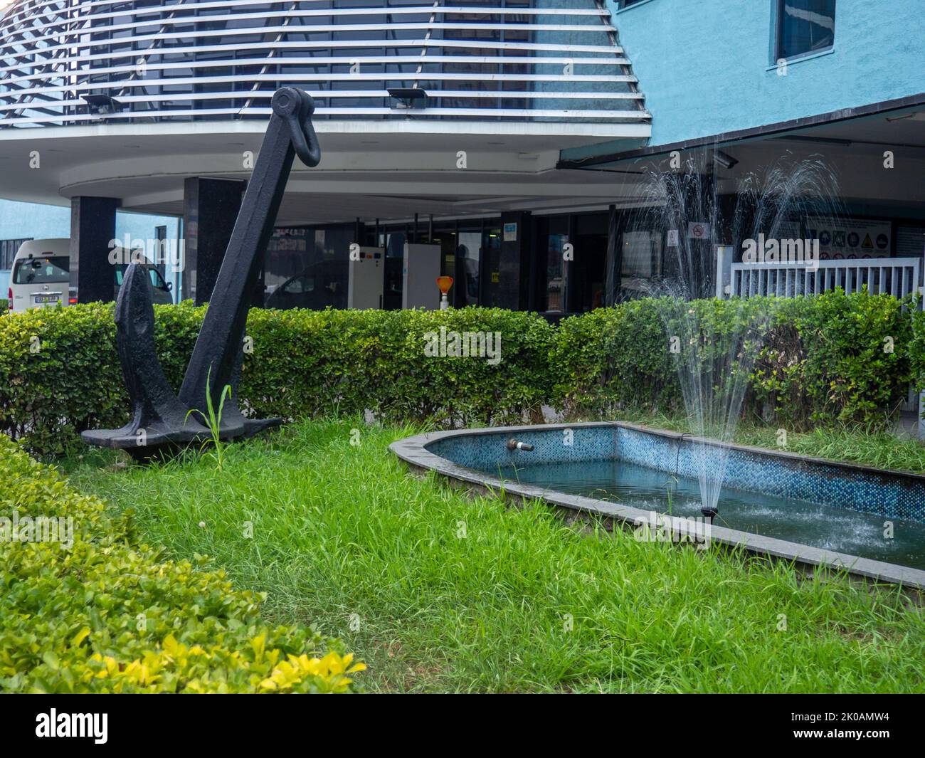Monumento a forma di ancoraggio di una nave. Reparto marittimo. Monumento insolito Foto Stock