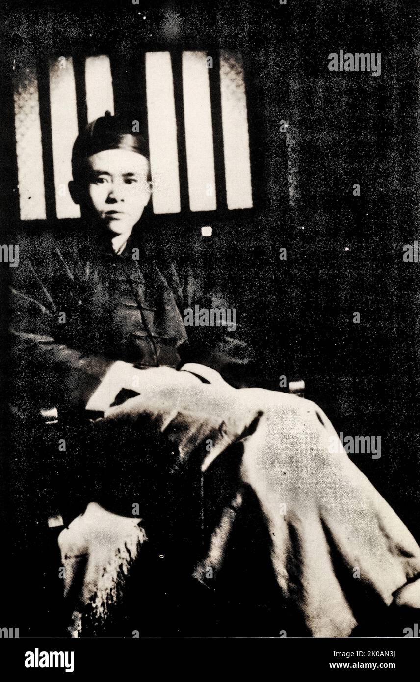Sotto il terrore bianco, Ren Bishi si travestì spesso come una persona diversa per coprire il suo lavoro. L'immagine mostra la foto del trucco di Ren Bishi a Wuhan. Il Terrore bianco si riferisce agli atti anticomunisti segreti di Kuomintang compiuti dai militari nelle principali città della Cina Foto Stock