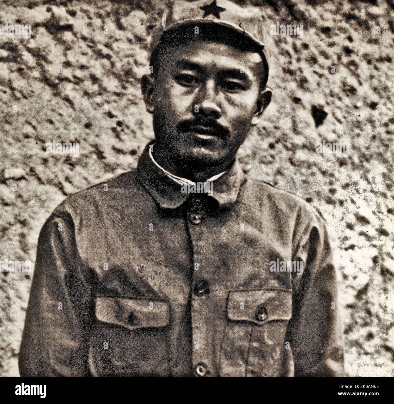 Ren Bishi nel Nord Shaanxi. Il 7th dicembre, il governo centrale provvisorio della Repubblica sovietica cinese ha deciso di istituire la Commissione militare rivoluzionaria sino-britannica, con Mao Zedong, Zhu De, Zhou Enlai, Zhang Guoshou, Peng Dehua, Ren Bishi e He Long come membri del presidio. Foto Stock