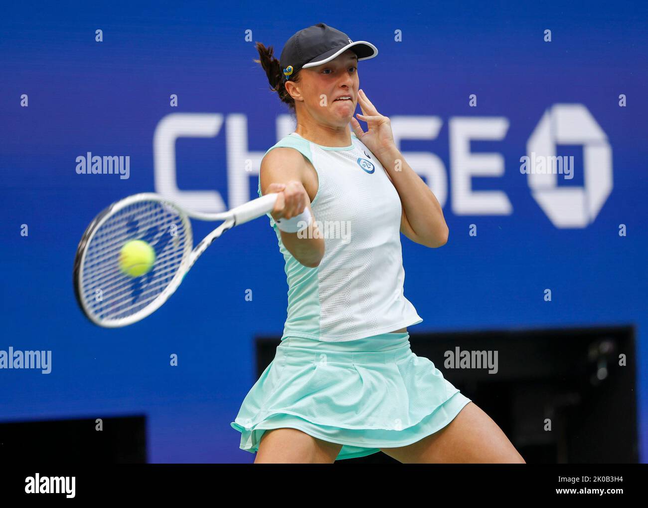 New York, USA, 10th settembre 2022. Il tennista polacco IgA Swiatek in azione durante la WomenÕs finale del torneo US Open al Billie Jean King National Tennis Center sabato 10 settembre 2022. © Juergen Hasenkopf / Alamy Live News Foto Stock