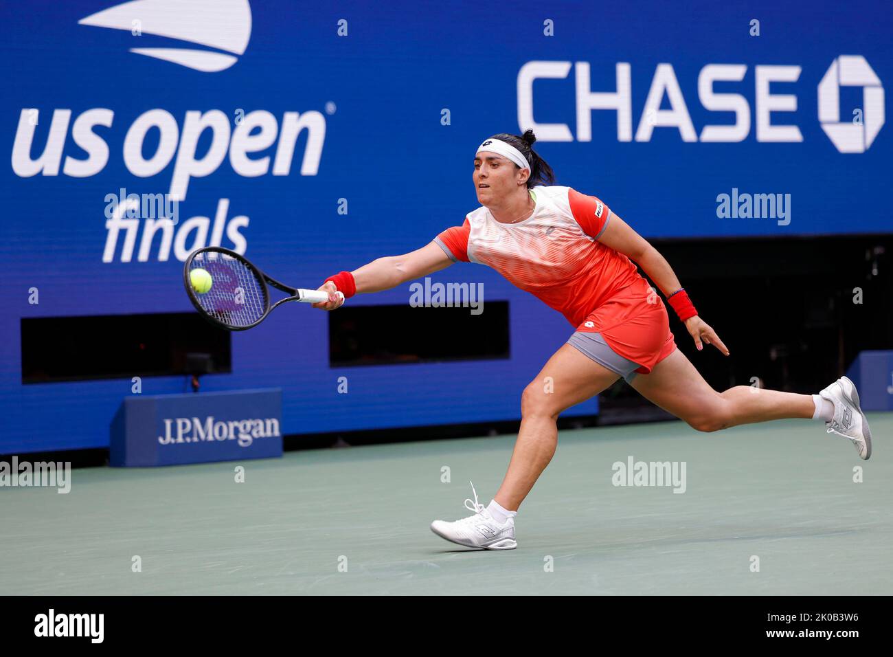 New York, USA, 10th settembre 2022. Tennista tunisino Ons Jabeur alla finale femminile del torneo US Open, Billie Jean King National Tennis Center sabato 10 settembre 2022. © Juergen Hasenkopf / Alamy Live News Foto Stock