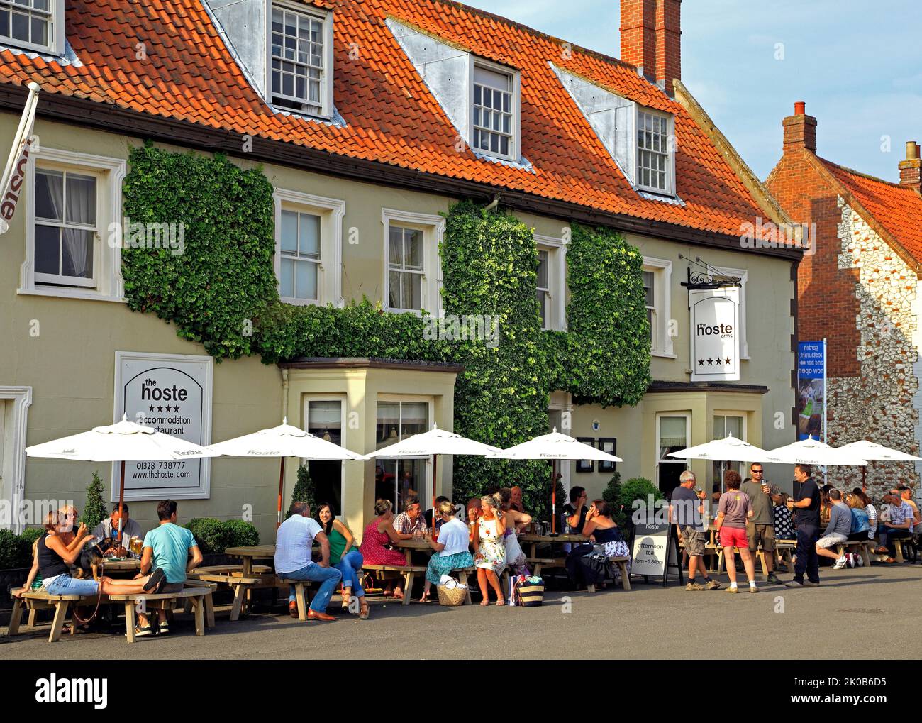 Burnham Market, Hoste Arms, hotel, ristorante, casa pubblica, Bevitori, Norfolk, Inghilterra, Regno Unito Foto Stock