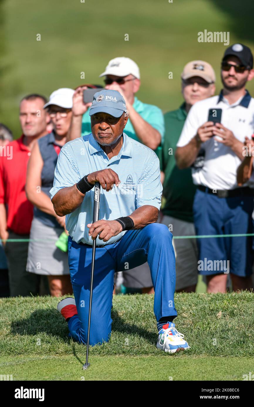 Jennings, Missouri, Stati Uniti. 10 settembre 2022: Ozzie Smith of the St. Louis Cardinals prepara il suo putt durante il Legends Charity Challenge il secondo giorno dell'Ascension Charity Classic tenutosi al Norwood Hills Country Club di Jennings, MO Richard Ulreich/CSM Credit: CAL Sport Media/Alamy Live News Foto Stock