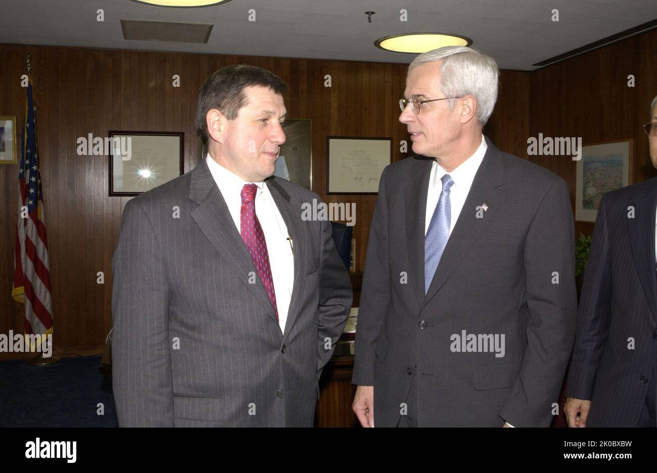 Vice Segretario Roy Bernardi con Ivan Meterov. Il Vice Segretario Roy Bernardi con Ivan Meterov Subject, il Vice Segretario Roy Bernardi ha ricevuto visita presso la sede HUD da Ivan Meterov, Vice primo Ministro russo dell'industria e dell'energia. Foto Stock