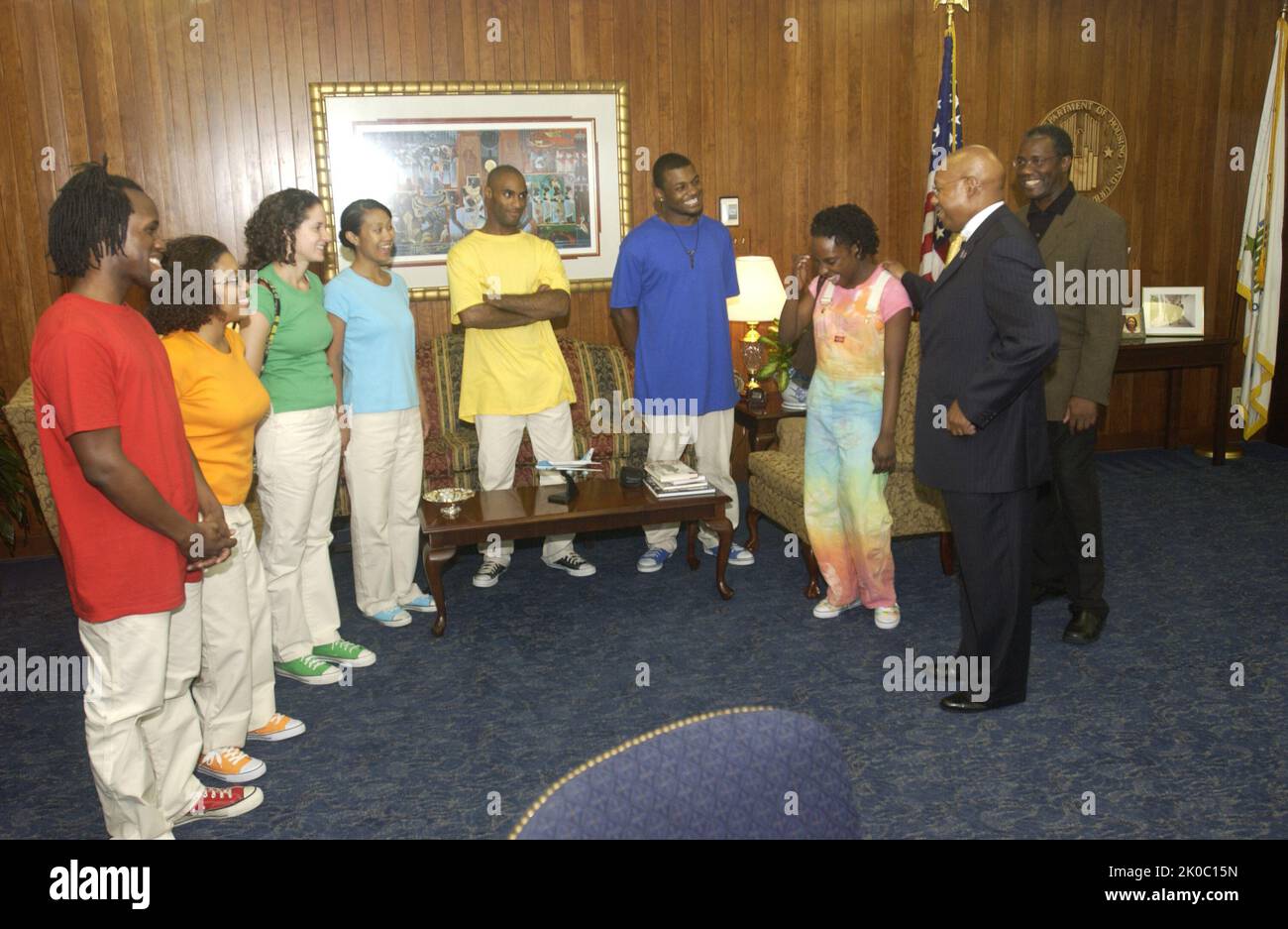 Il Segretario Alphonso Jackson con l'Ufficio delle abitazioni sane e i partecipanti alla formazione per il controllo dei rischi. Il Segretario Alphonso Jackson con l'Ufficio delle abitazioni sane e i partecipanti al corso di formazione per il controllo dei rischi al piombo, il Segretario Alphonso Jackson con l'Ufficio delle case sane e i partecipanti al programma di formazione per il controllo dei rischi al piombo. Foto Stock