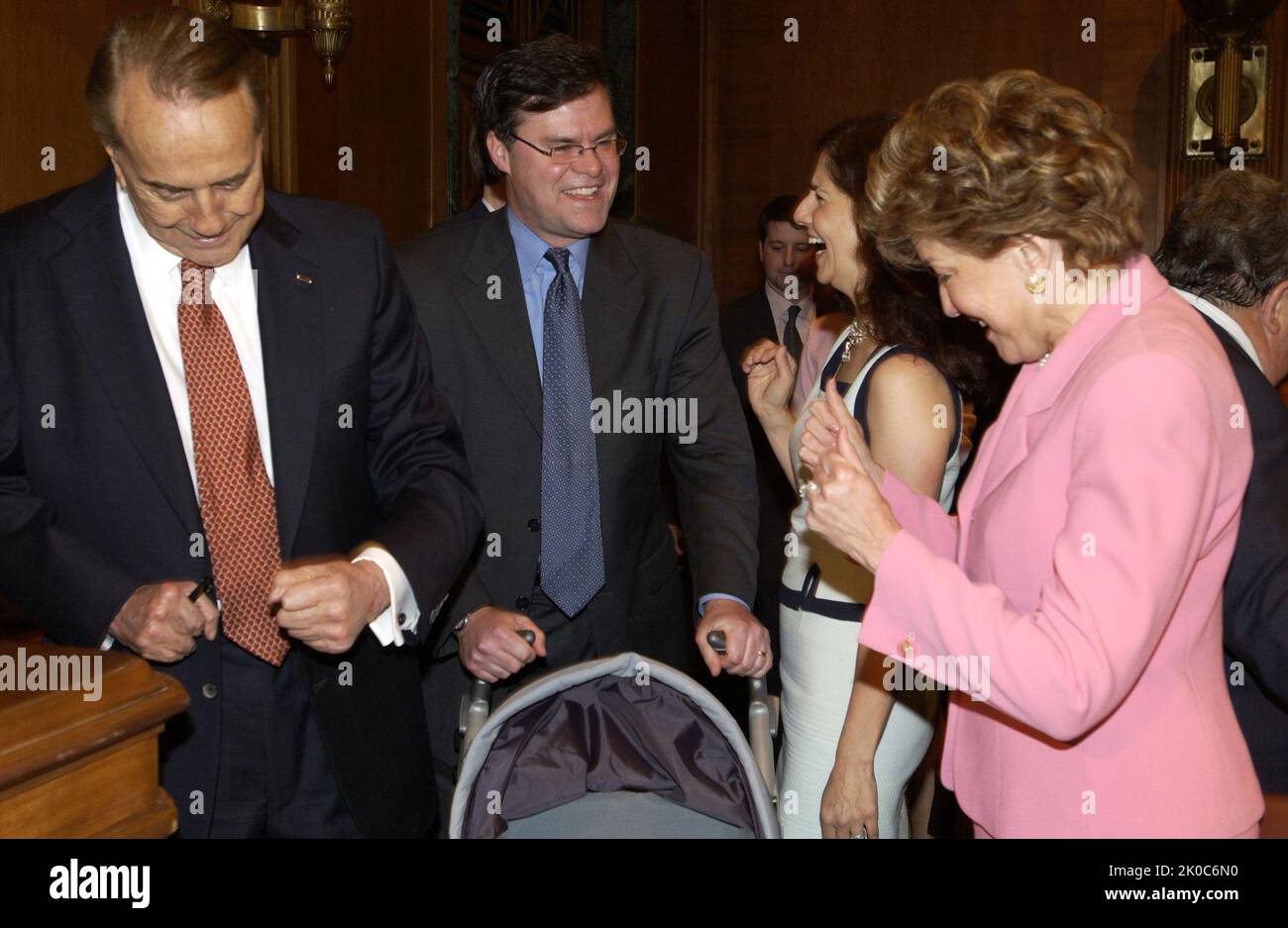 Udienza del Senato sulle nomine di Roy Bernardi, Dennis Shea, Cathy MacFarlane. Udienza del Senato su Roy Bernardi, Dennis Shea, Cathy MacFarlane Nominations Subject, Commissione del Senato su Banking, Housing, and Urban Affairs audizione, a Capitol Hill, sulle nomine di Roy Bernardi come Vice Segretario HUD, Dennis Shea come Vice Segretario per lo sviluppo delle politiche e la Ricerca, E Cathy MacFarlane come Vice Segretario per gli Affari pubblici. Foto Stock