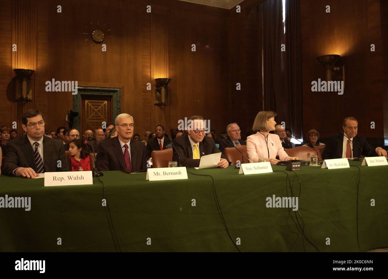 Udienza del Senato sulle nomine di Roy Bernardi, Dennis Shea, Cathy MacFarlane. Udienza del Senato su Roy Bernardi, Dennis Shea, Cathy MacFarlane Nominations Subject, Commissione del Senato su Banking, Housing, and Urban Affairs audizione, a Capitol Hill, sulle nomine di Roy Bernardi come Vice Segretario HUD, Dennis Shea come Vice Segretario per lo sviluppo delle politiche e la Ricerca, E Cathy MacFarlane come Vice Segretario per gli Affari pubblici. Foto Stock