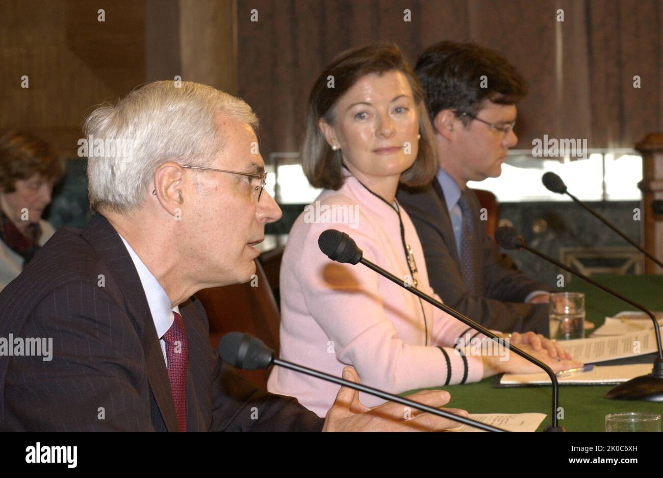 Udienza del Senato sulle nomine di Roy Bernardi, Dennis Shea, Cathy MacFarlane. Udienza del Senato su Roy Bernardi, Dennis Shea, Cathy MacFarlane Nominations Subject, Commissione del Senato su Banking, Housing, and Urban Affairs audizione, a Capitol Hill, sulle nomine di Roy Bernardi come Vice Segretario HUD, Dennis Shea come Vice Segretario per lo sviluppo delle politiche e la Ricerca, E Cathy MacFarlane come Vice Segretario per gli Affari pubblici. Foto Stock