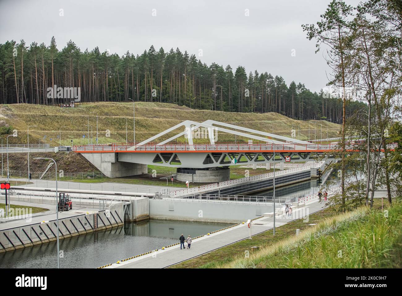 Nowy Swiat, Polonia. 10th Set, 2022. Nowy Swiat, Polonia 10th settembre 2022 si vede una vista aerea della nuova via d'acqua che collega la Laguna di Vistola con il Golfo di Danzica (Przekop Mierzei Wislanej). Controverso il canale di Vistola Spit è un canale che attraversa la sezione polacca della Vistola Spit che creerà un secondo collegamento tra la laguna di Vistola e la baia di Danzica. L'opperazione ufficiale da parte del governo polacco è prevista il 17th settembre nell'Unione Sovietica, in occasione del 1939° anniversario, l'agrisone sulla Polonia. Credit: Vadim Pacajev/Alamy Live News Foto Stock