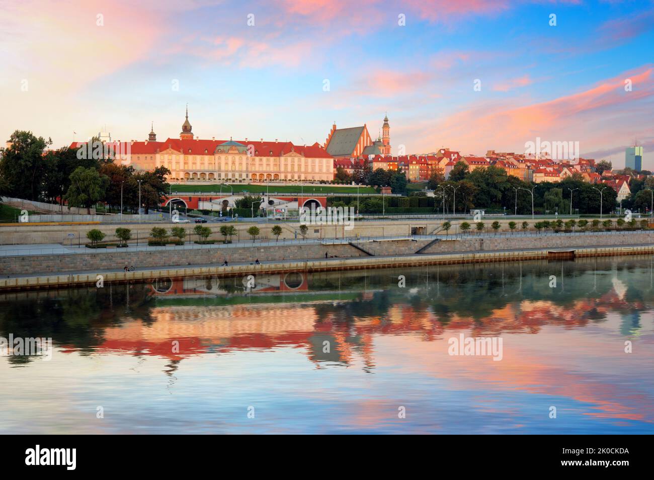 Castello reale oltre il fiume Vistola a Varsavia, Polonia Foto Stock