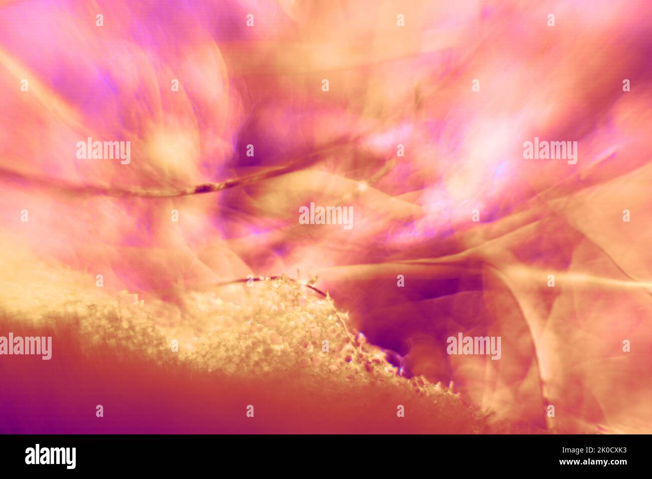 Spazio a quattro dimensioni sfocato (cielo trapelato, il concetto di wormhole). Fantasy astratta primo piano estremo Foto Stock