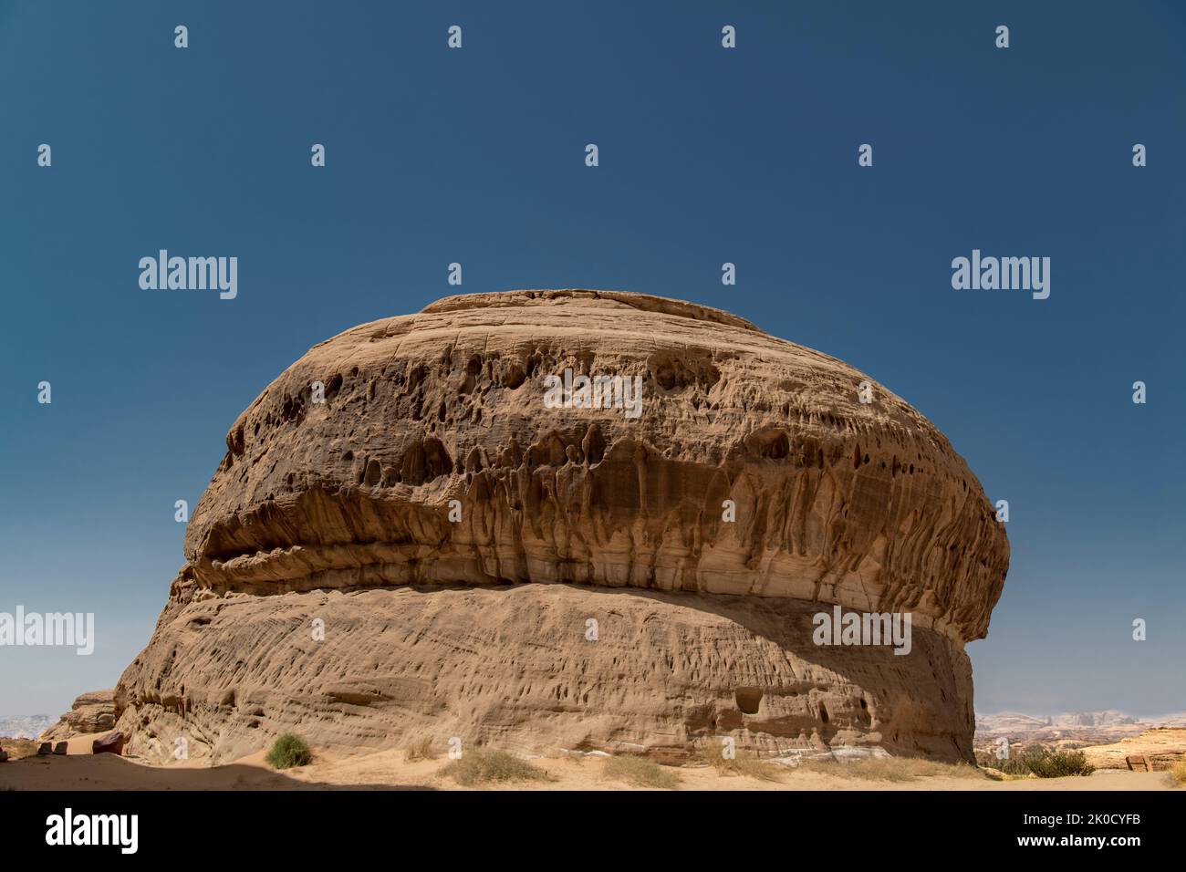 Ottimo esempio di formazione di pancake causata dall'intemperie di Jabal Ithlib Hegra Arabia Saudita Foto Stock