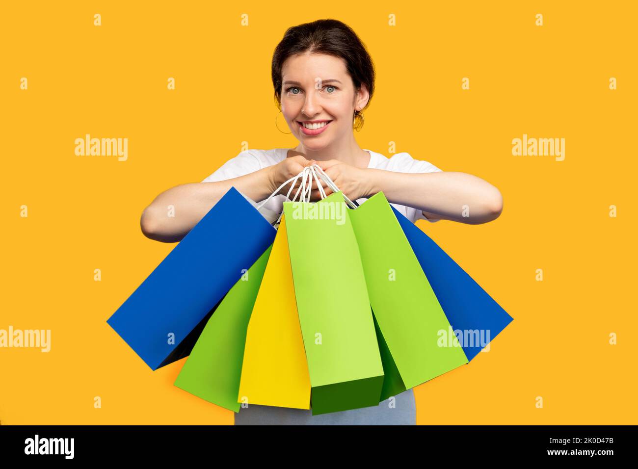 black friday dipendenza shopping donna felice Foto Stock