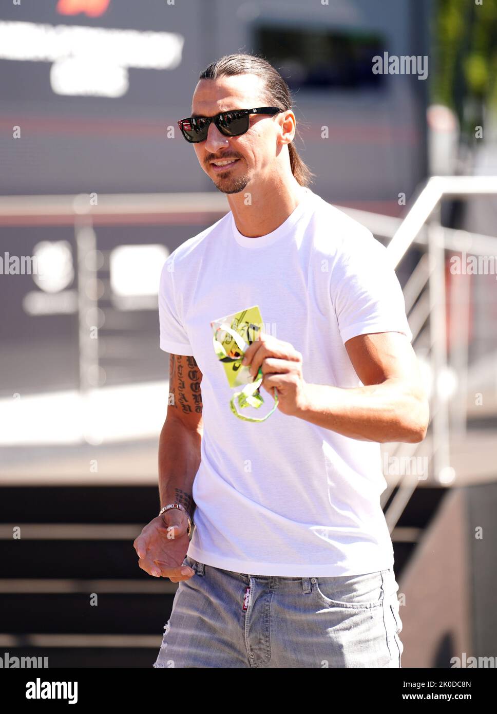 Il calciatore svedese Zlatan Ibrahimovic arriva prima del Gran Premio d'Italia sul circuito di Monza in Italia. Data immagine: Domenica 11 settembre 2022. Foto Stock