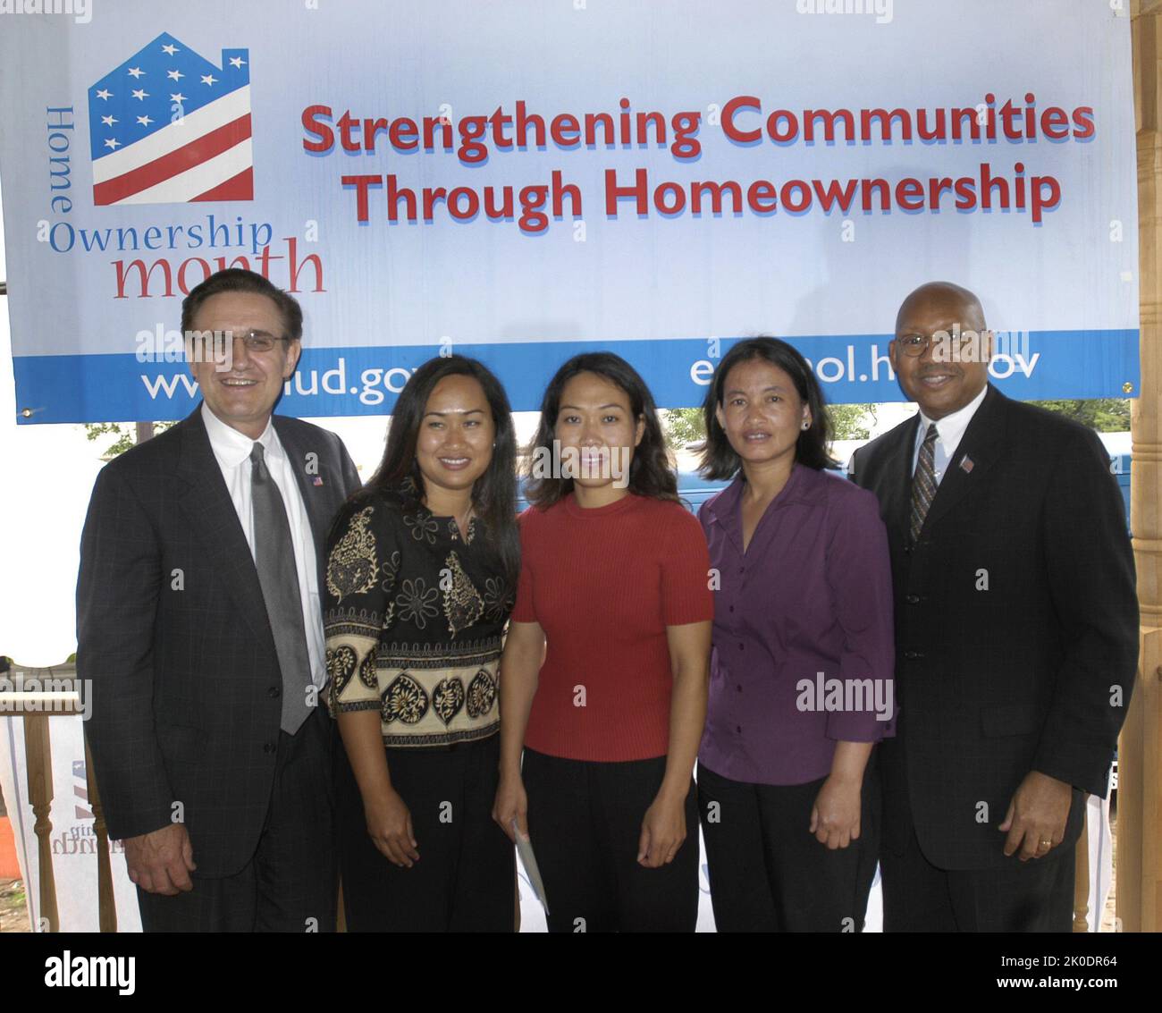 Giugno 10, 2003. Mese di casa, foto highlight oggetto, mese di casa-highlight foto di lancio del programma HUD e altri eventi in tutto il paese, 2001-2003, per il programma di premi HUD. Foto Stock