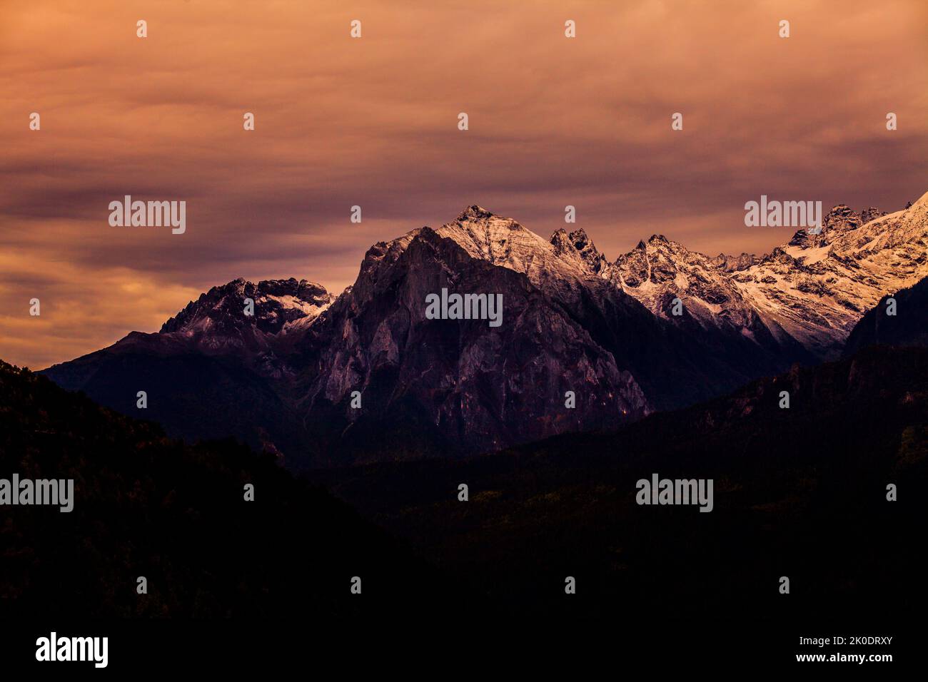 Bellissimo scenario di Meili montagna di neve, Cina Foto Stock