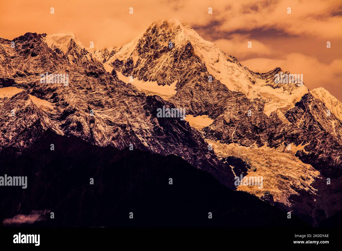 Bellissimo scenario di Meili montagna di neve, Cina Foto Stock