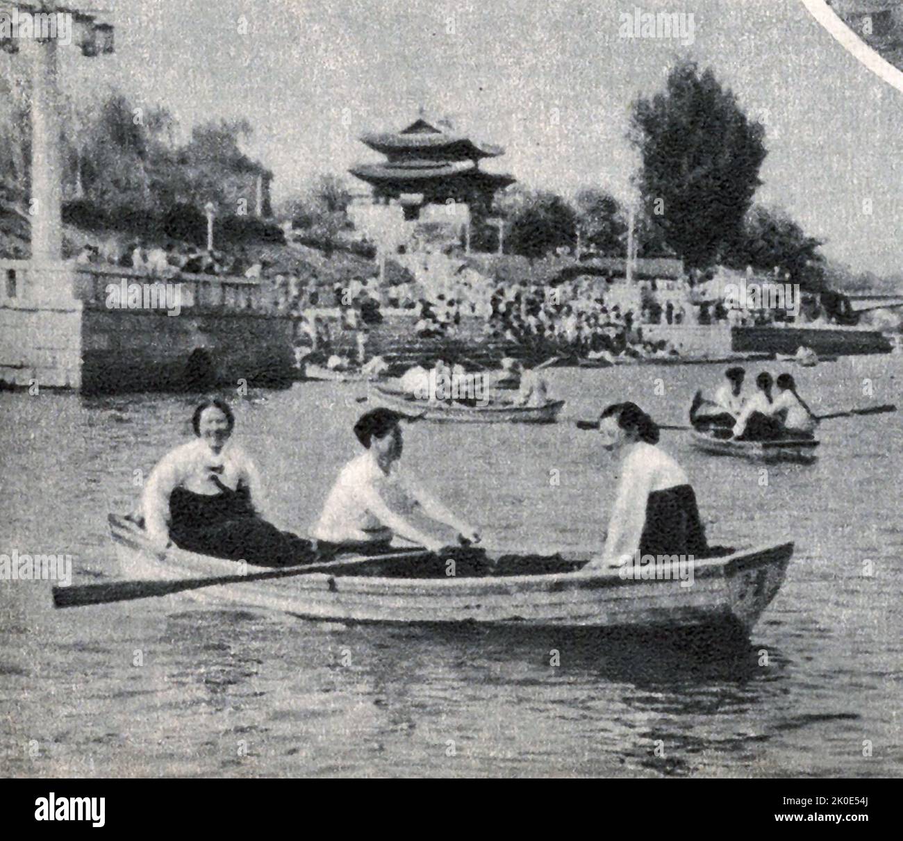 I lavoratori nordcoreani festeggiano Dano, una tradizionale festa coreana che cade il 5th° giorno del quinto mese del calendario lunare coreano. E' una festa ufficiale in Corea del Nord. Foto Stock