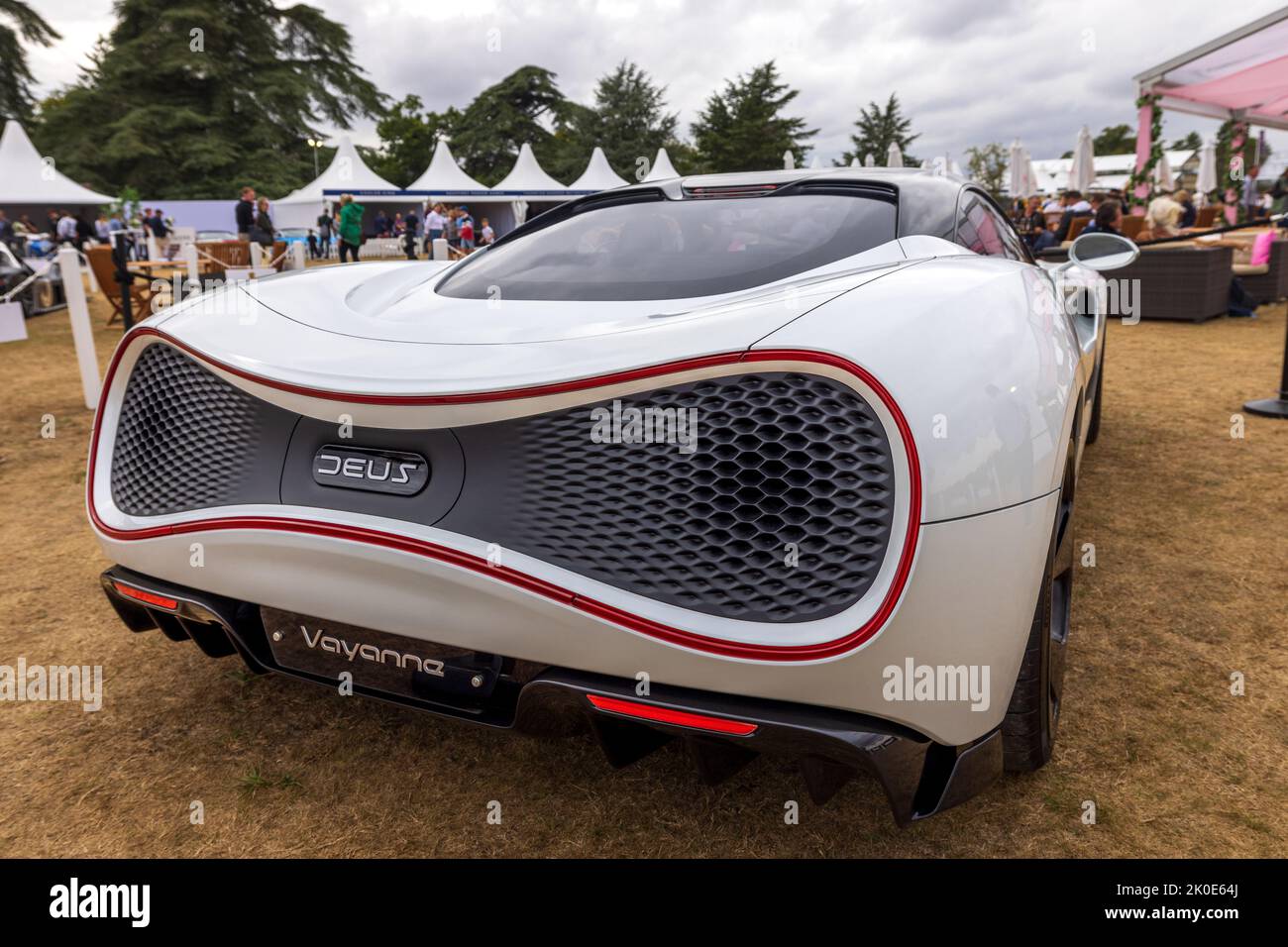 L’iperautomobile elettrica Deus Vayanne è in mostra al Salone Privé Concours d’Elégance che si è tenuto a Blenheim Palace il 4th settembre 2022 Foto Stock