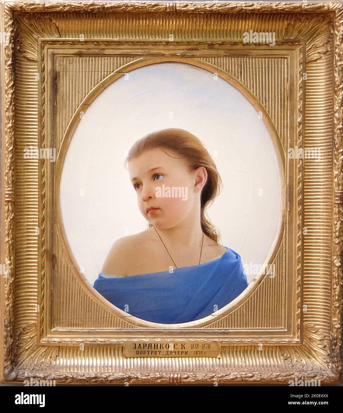 Una ragazza in abito blu. Ritratto di Natalia Sergeyevna Zaryanko, 1870 dell'artista russo Zaryanko Sergei Konstantinovich. Natalia Sergeevna Zaryanko (1861-1943) è stata la figlia più giovane di Sergei Konstantinovich e Anna Pavlovna Zaryanko. Foto Stock