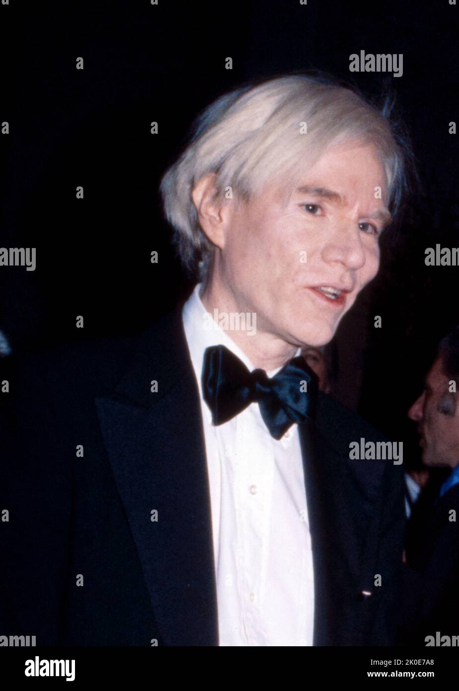 Andy Warhol (1928 - 1987) artista, regista e produttore americano, protagonista del movimento di arte visiva noto come pop art Foto Stock