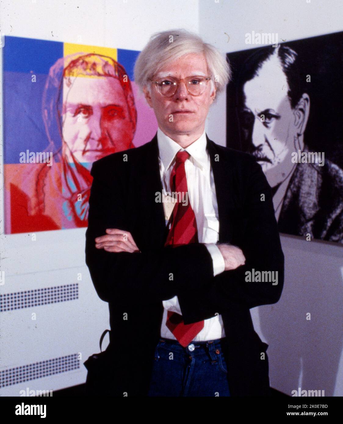 Andy Warhol (1928 - 1987) artista, regista e produttore americano, protagonista del movimento di arte visiva noto come pop art Foto Stock