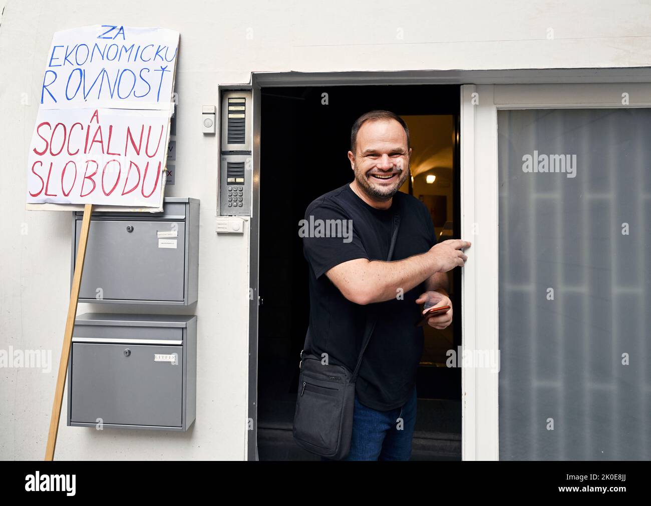 Praga, Repubblica Ceca. 11th Set, 2022. Il presidente del CSSD (socialdemocratici) Michal Smarda sorride durante il lancio di una parte d'azione della campagna elettorale socialdemocratica (CSSD), la presentazione delle soluzioni proposte alla crisi energetica e invita i partiti politici cechi a Praga, Repubblica Ceca, 11 settembre 2022. Credit: Michaela Rihova/CTK Photo/Alamy Live News Foto Stock