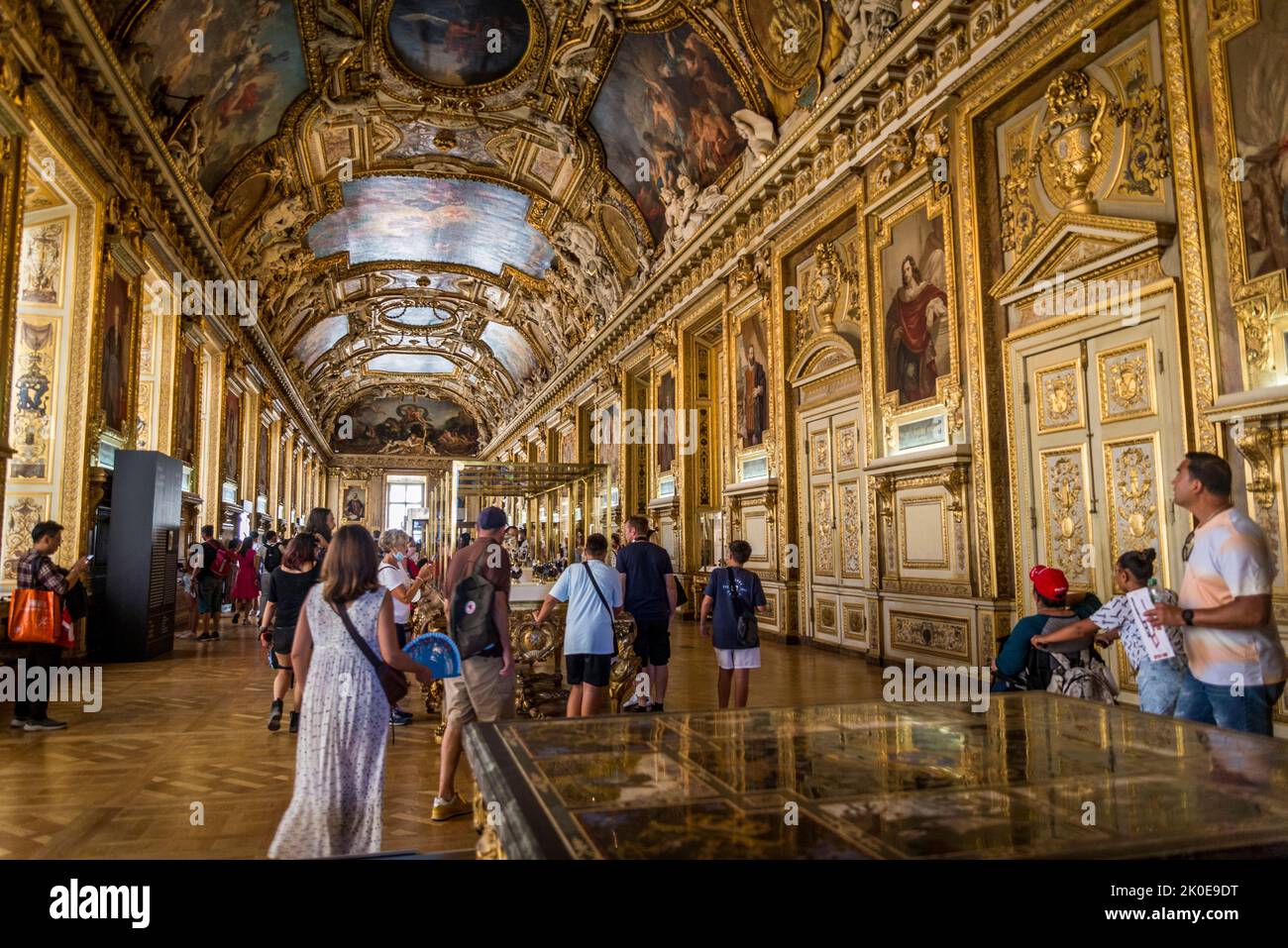 Museo del Louvre, il museo più visitato al mondo, e un punto di riferimento storico a Parigi, Francia. È la sede di alcune delle più note opere d'arte, Parigi, Francia Foto Stock