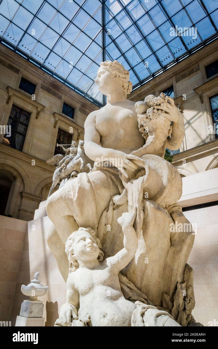 Scultura la Marne; di Antoine Coysevox; marmo di Carrara, la Cour Marly dove è esposta la scultura francese, Museo del Louvre, Parigi, Francia Foto Stock