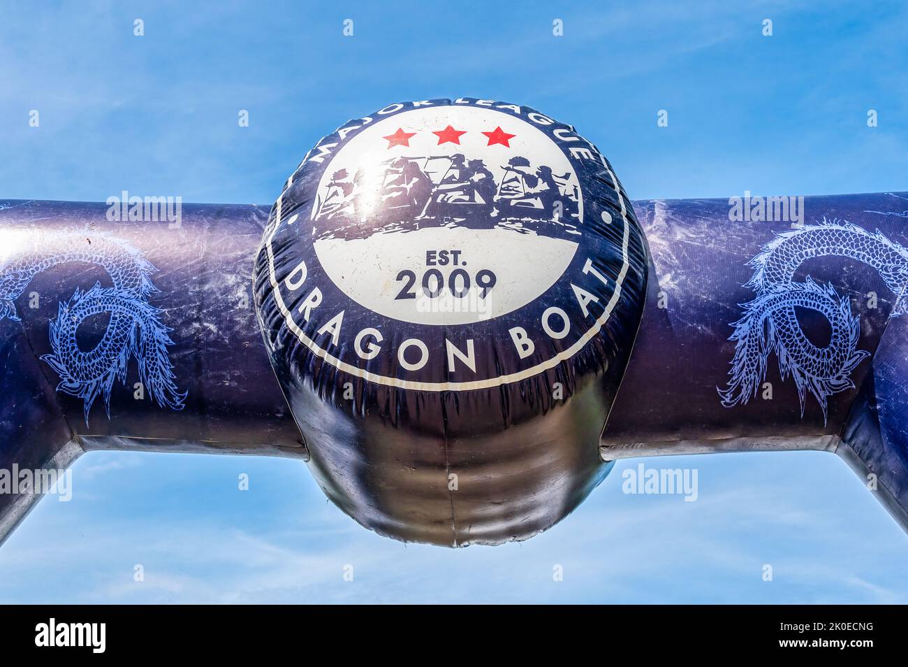 Toronto, Canada - 10 settembre 2022: Un cancello gonfiabile con il logo di Major League Dragon Boat. Foto Stock