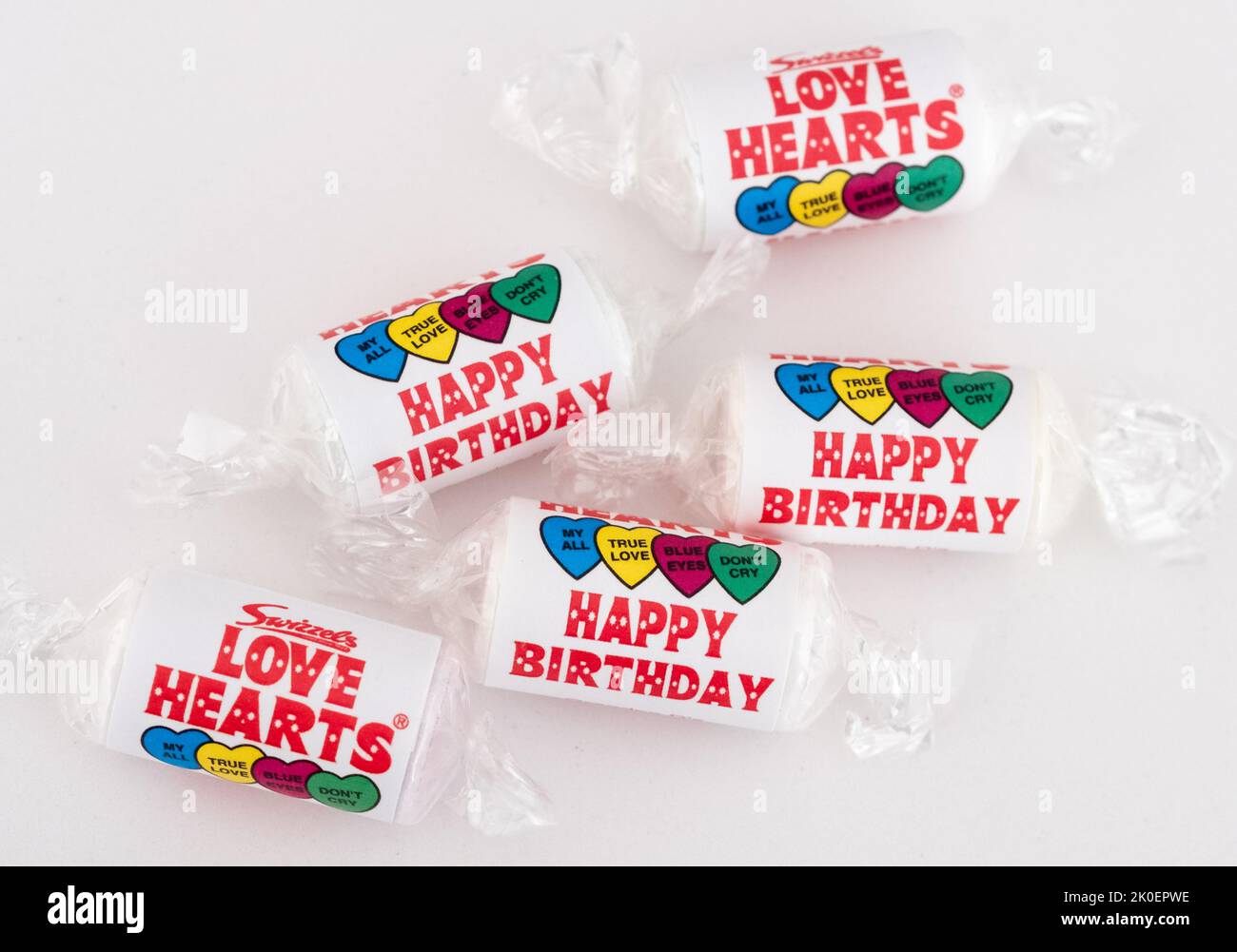 Rotoli di dolci cuore d'Amore di Swizzel inscritti con il messaggio Buon compleanno. Foto Stock