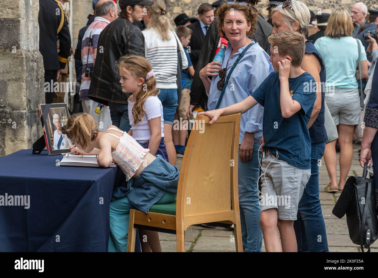 Libro di condoglianze per la morte della regina immagini e fotografie stock ad alta risoluzione