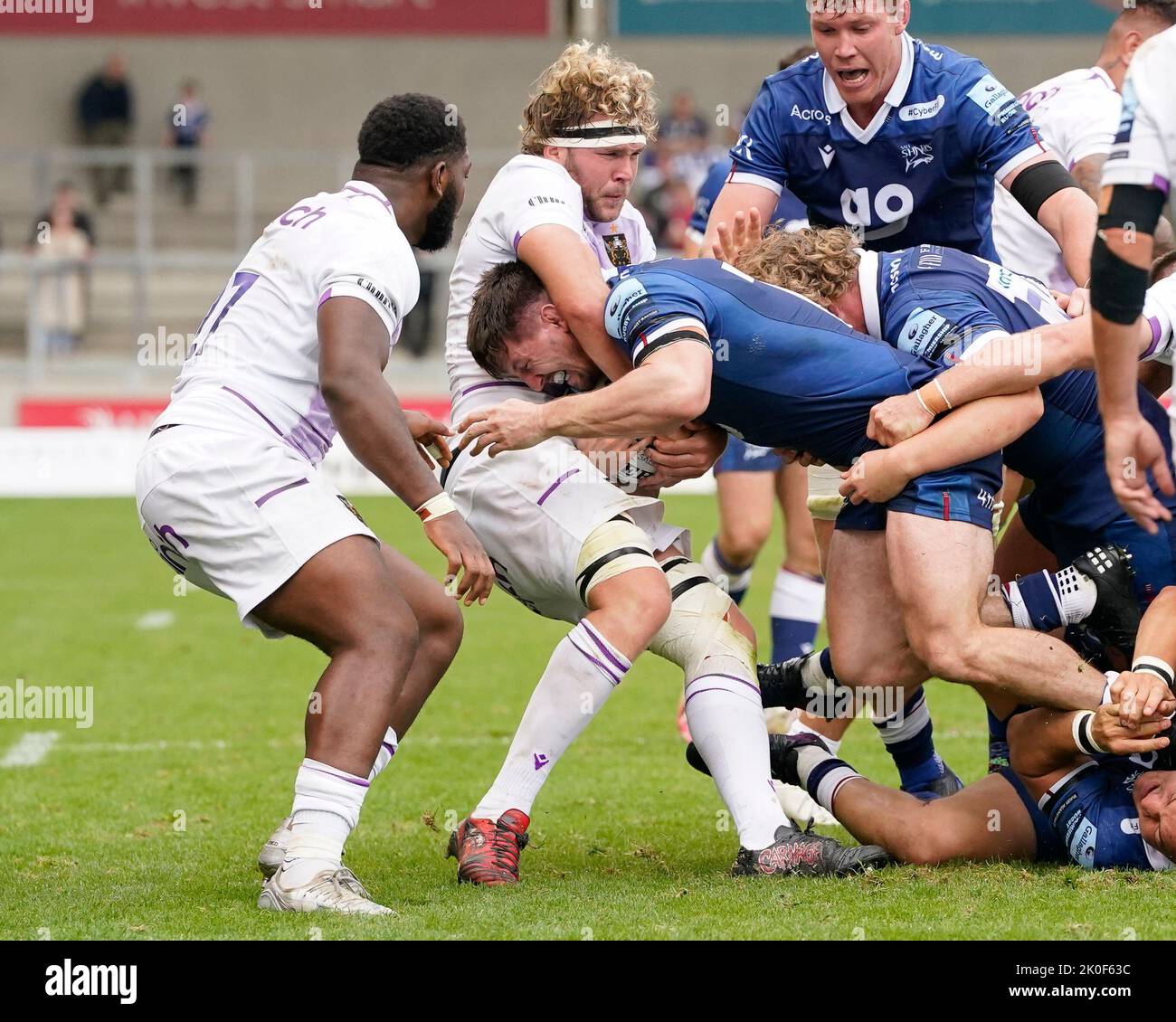 Eccles, Regno Unito. 20th maggio, 2016. Northampton Saints Angus Scott-Young ha sale Sharks ben Curry in un headlock durante la partita Gallagher Premiership sale Sharks vs Northampton Saints all'AJ Bell Stadium, Eccles, Regno Unito, 11th settembre 2022 (Foto di Steve Flynn/News Images) a Eccles, Regno Unito il 5/20/2016. (Foto di Steve Flynn/News Images/Sipa USA) Credit: Sipa USA/Alamy Live News Foto Stock