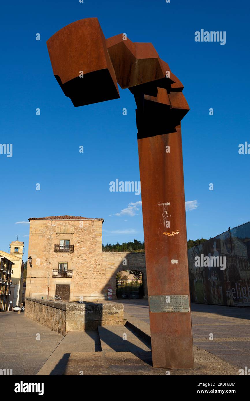Scultura del 750 ° anniversario della carta comunale di Soria, Soria, Castilla y Leon, Spagna Foto Stock
