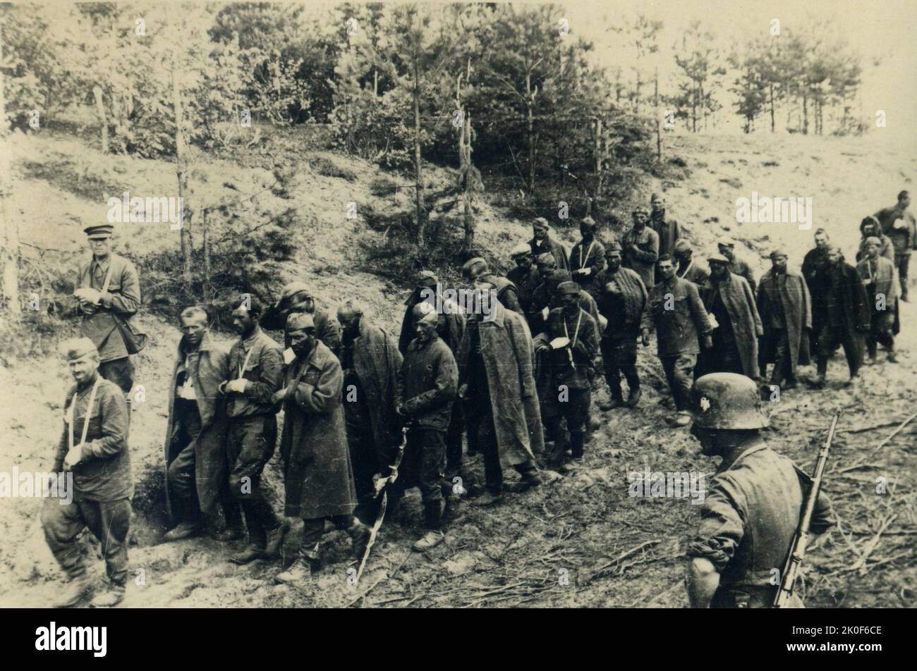 Seconda Guerra Mondiale WW2 soldati tedeschi invadono URSS - operazione Barbarossa - russo p.o.W. Foto Stock
